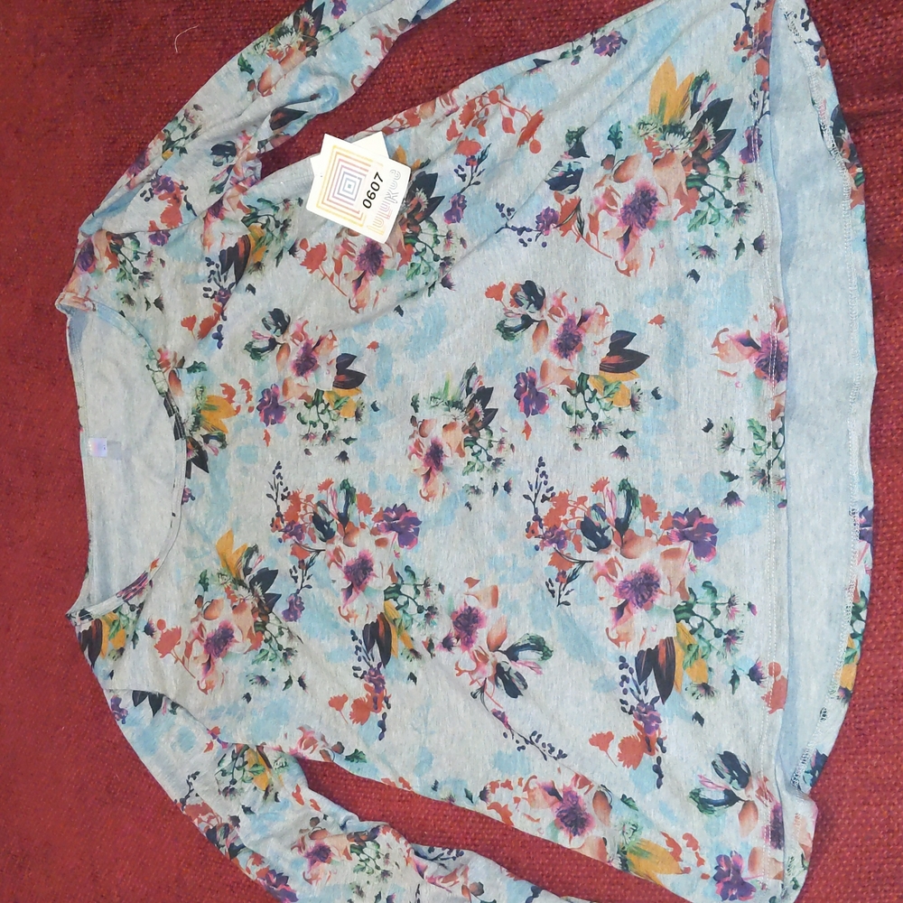 LuLaRoe Lynnae XL Multiple Shirts In Order